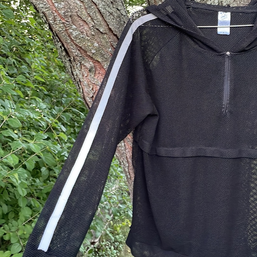 Soho Sport🏃‍♀️running top -black, netted, reflective long sleeve hooded